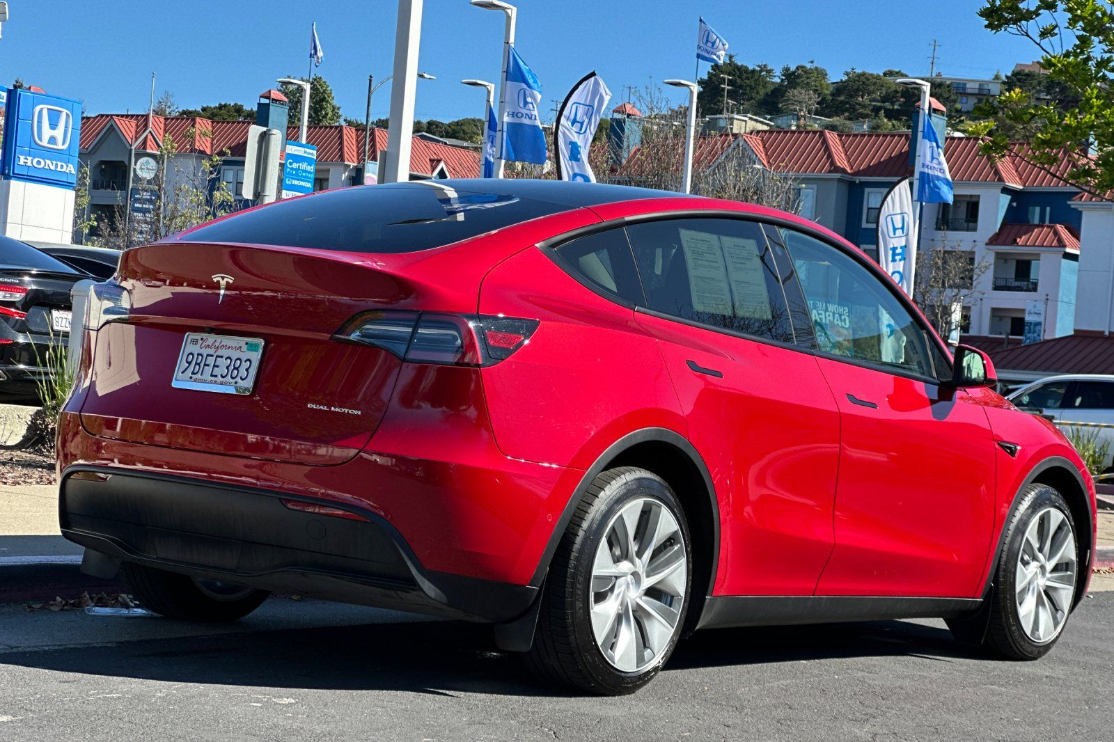 View vehicle photo 3