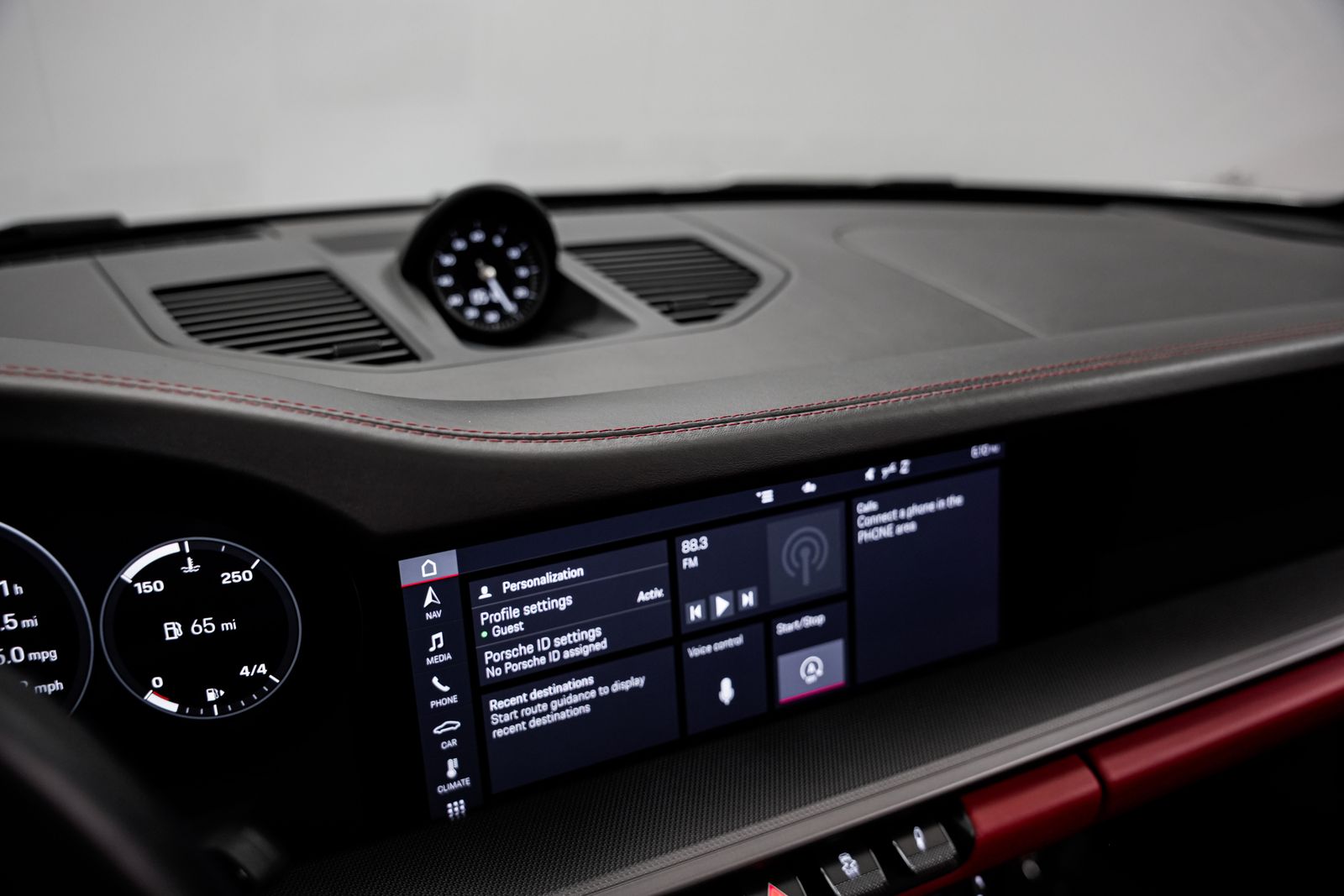 2021 Porsche 911 Carrera 4S — photo 13