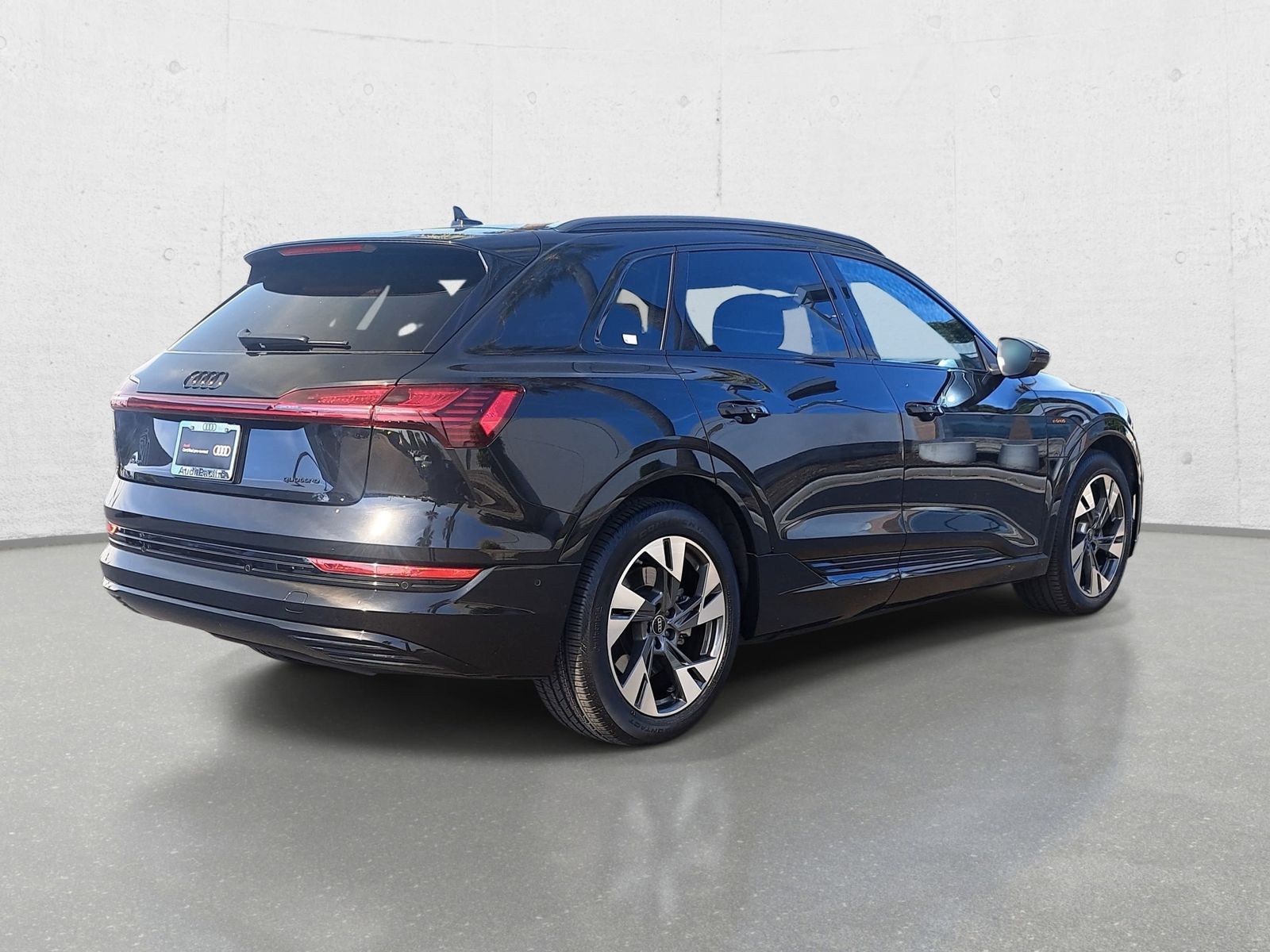 View vehicle photo 5