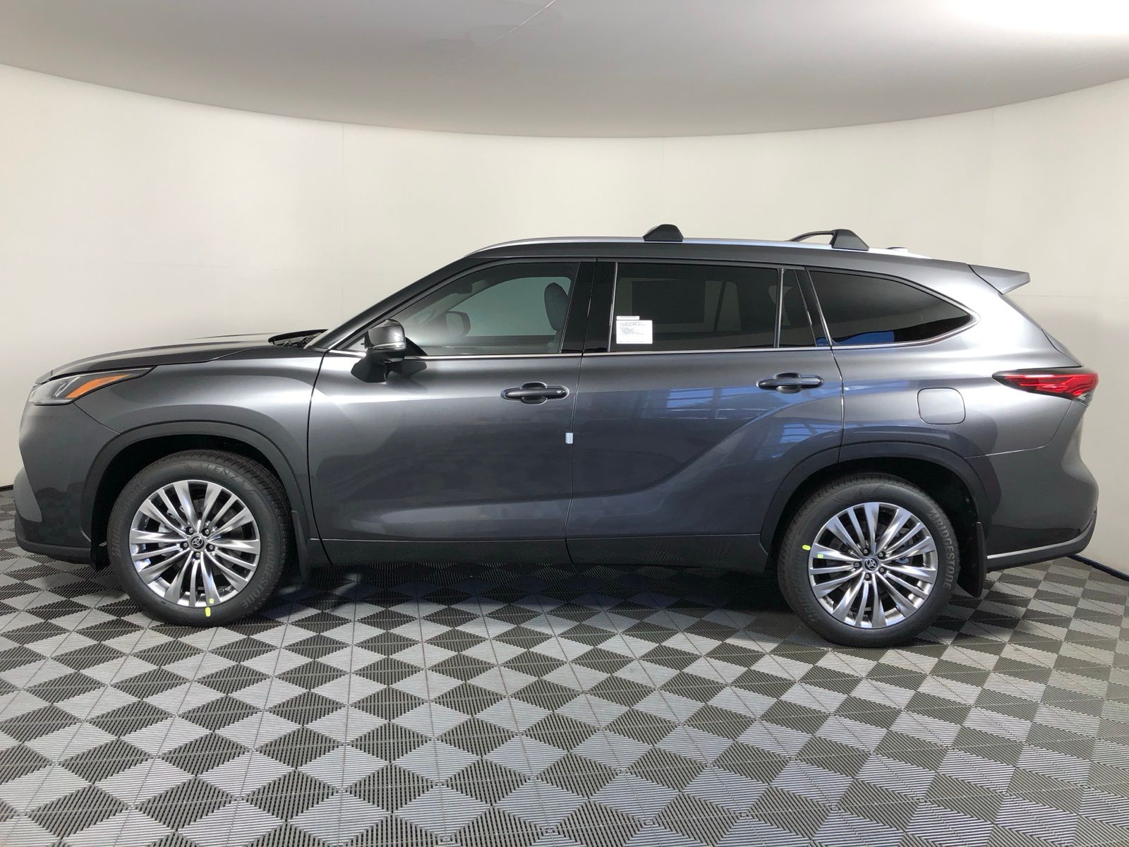 2025 Toyota Highlander Platinum 8