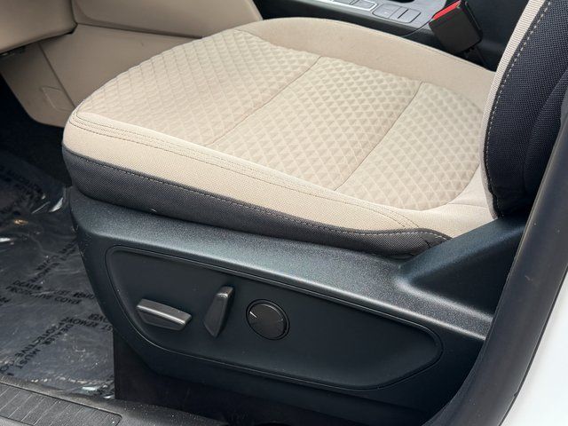 Certified Used 2020 Oxford White Ford SE image 34