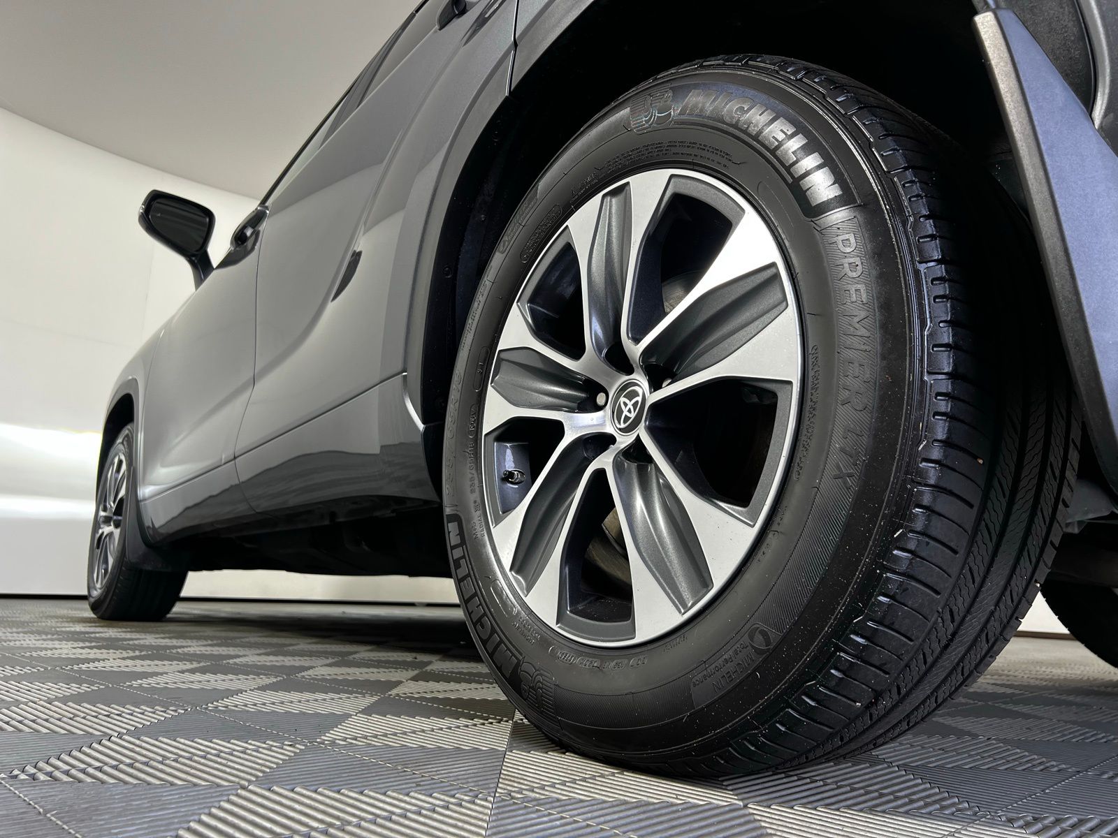 Thumbnail: 2023 Toyota Highlander - 30