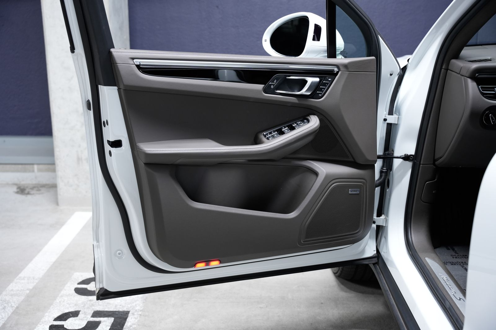 2024 Porsche Macan S — photo 24