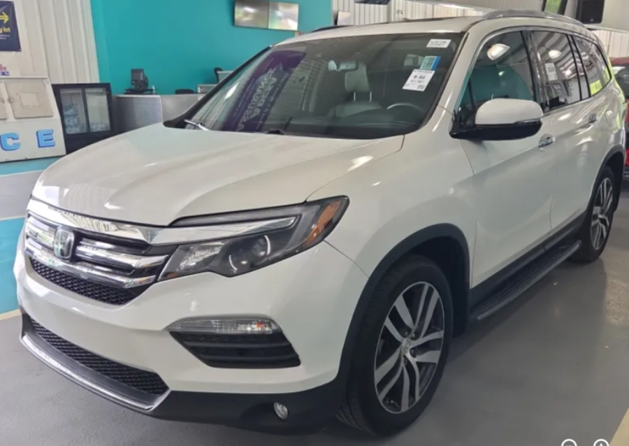 White 2018 Honda Pilot SUV / Crossover Front-Wheel Drive 9-Speed Automatic