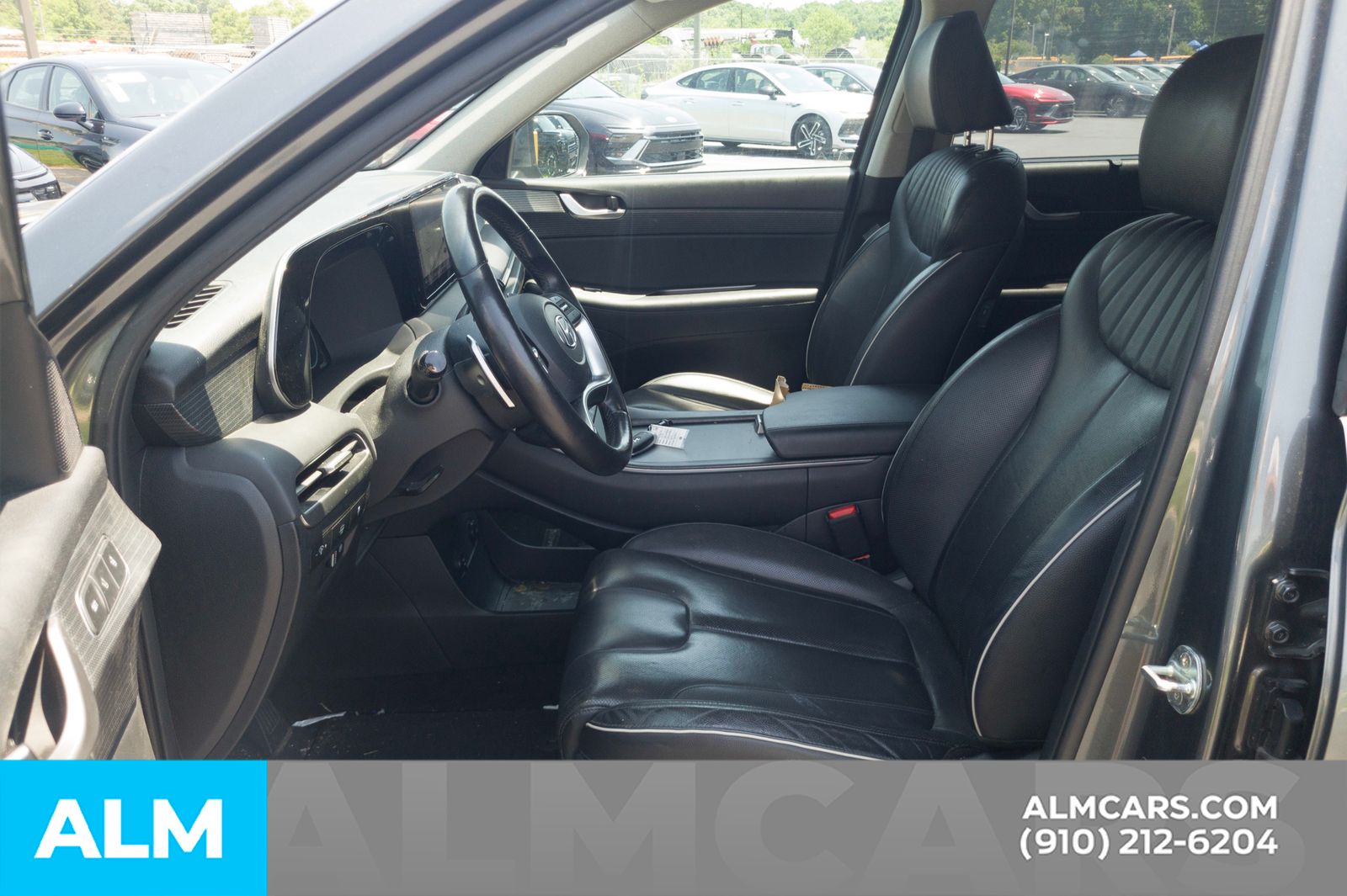 Used 2023 Graphite Hyundai Limited image 17