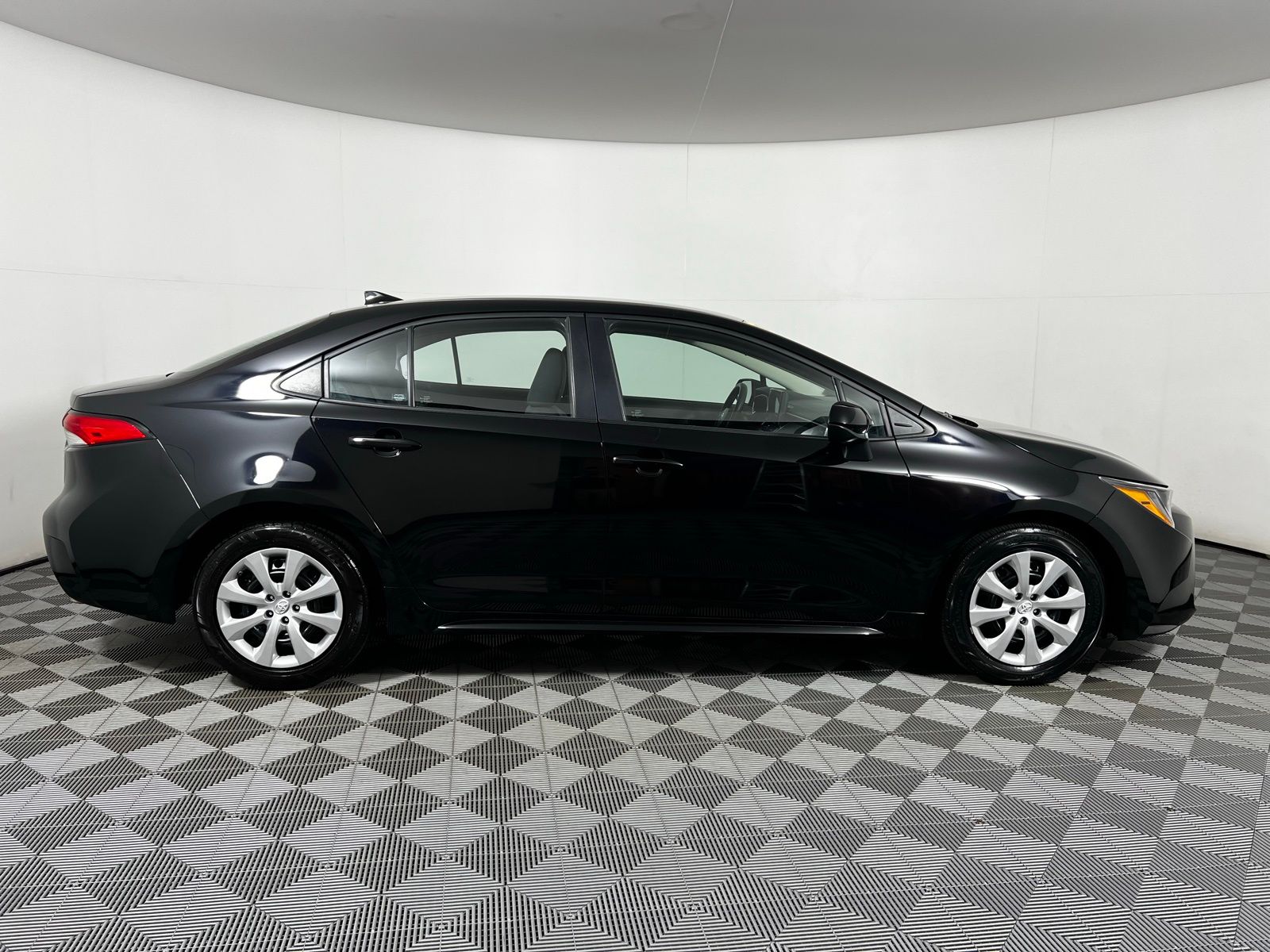 2023 Toyota Corolla LE 4