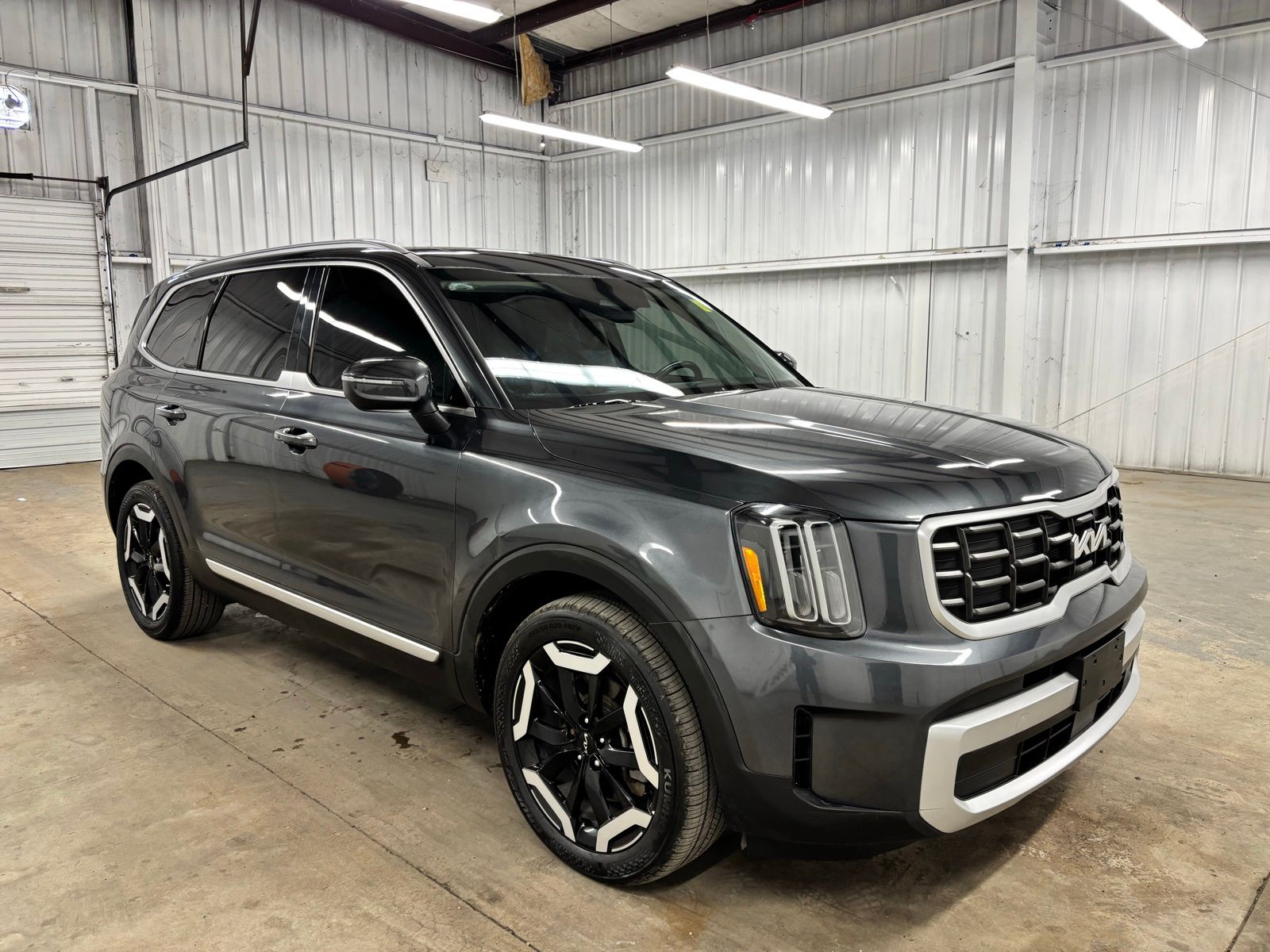 Gray 2024 Kia Telluride S FWD SUV / Crossover Front-Wheel Drive 8-Speed Automatic