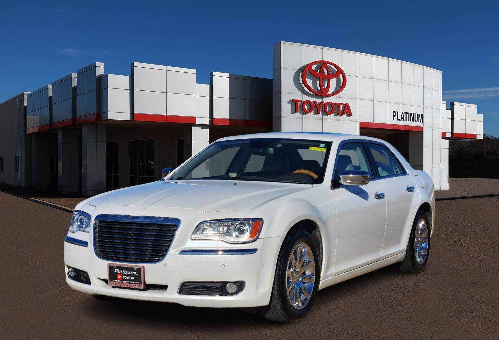 2013 Chrysler 300C Base 2