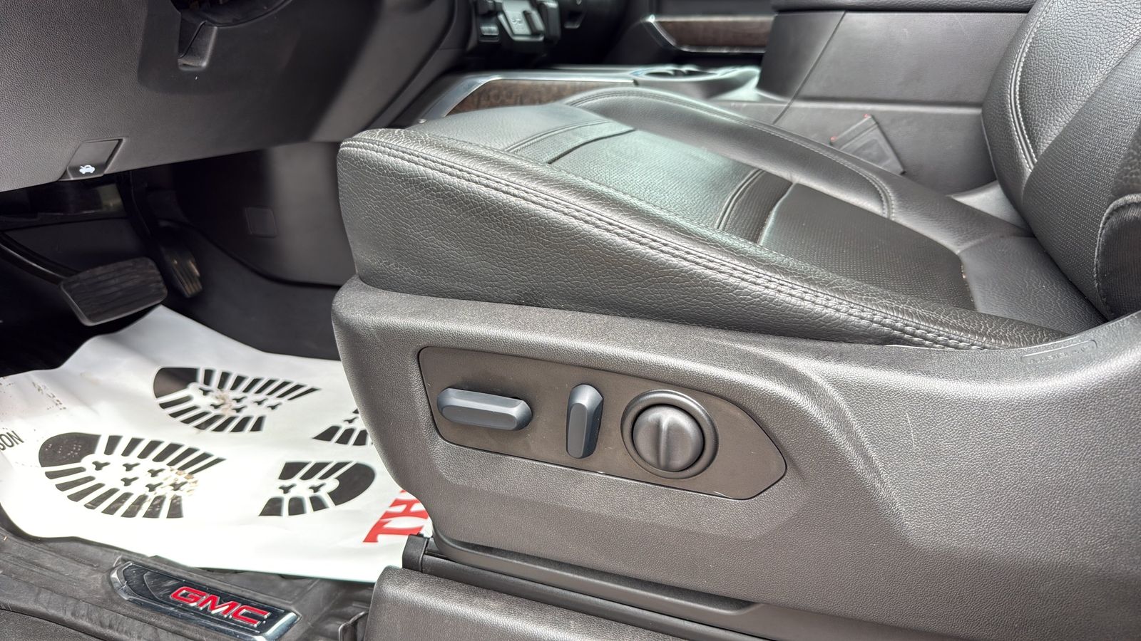 Used 2023 Green GMC Denali image 10