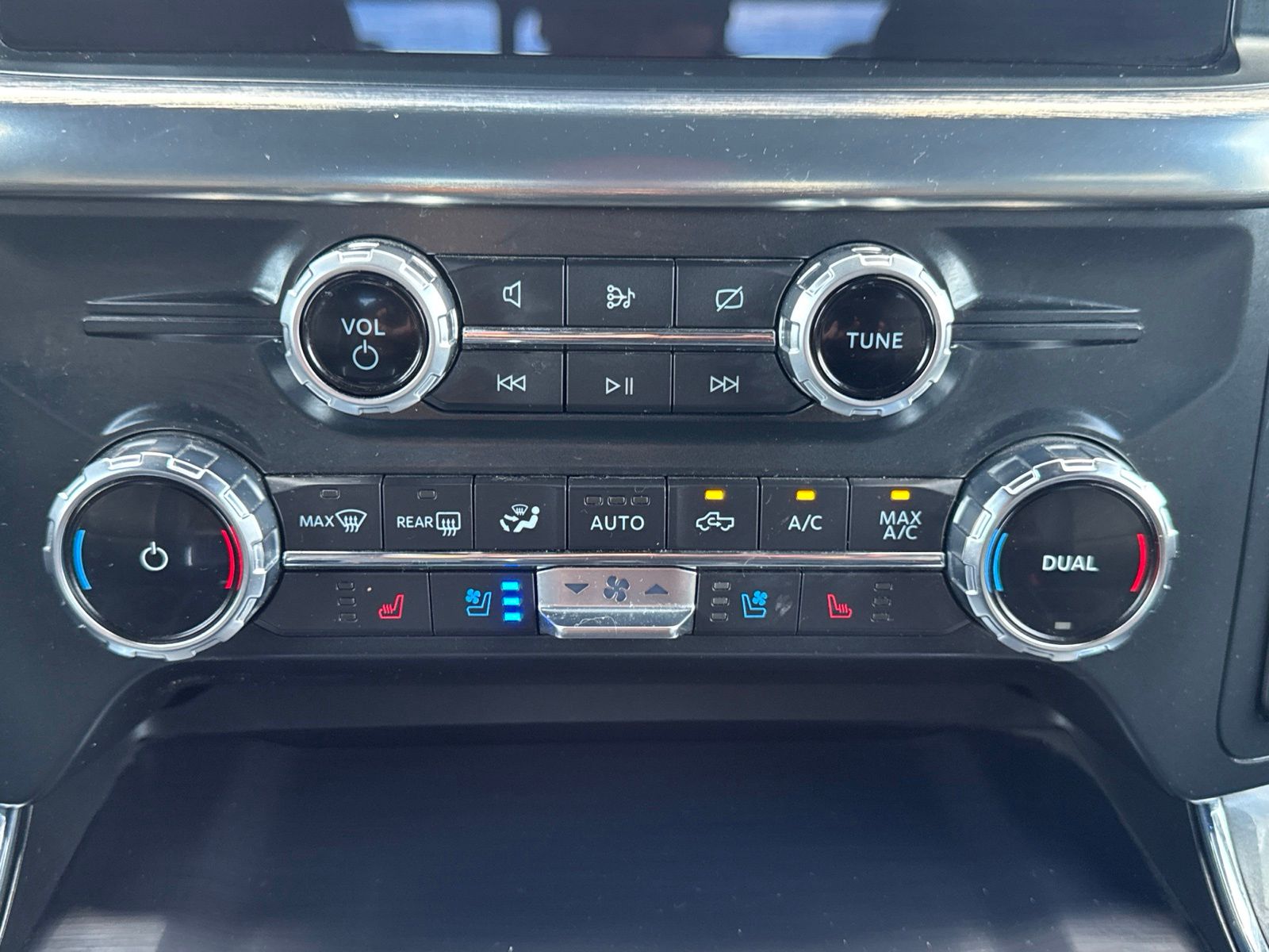 Used 2022 Agate Black Metallic Ford Lariat image 21