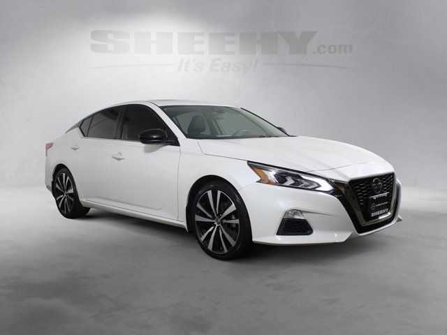 Used 2022 White Nissan 2.0 SR image 2