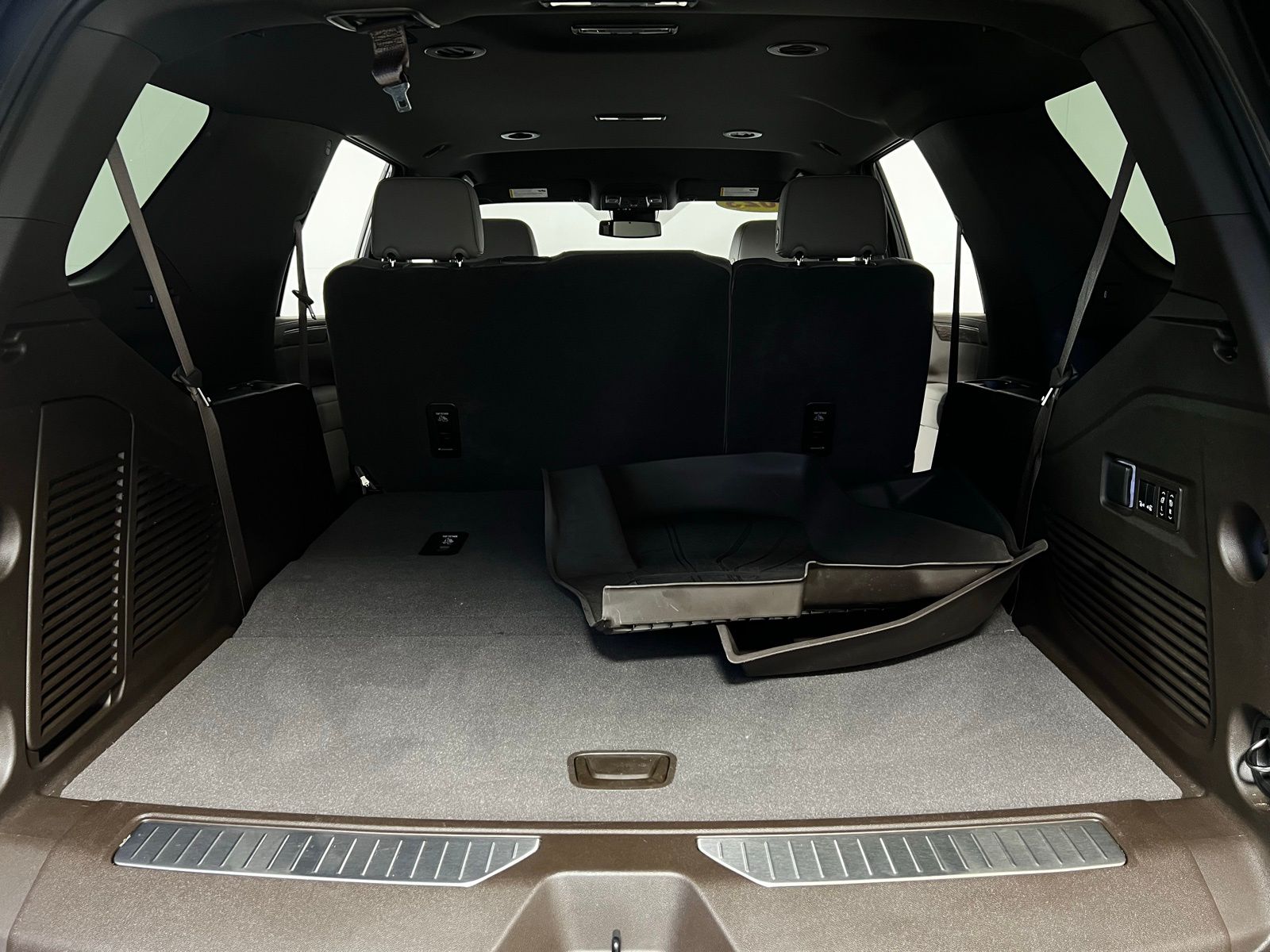 Thumbnail: 2023 Chevrolet Tahoe - 31