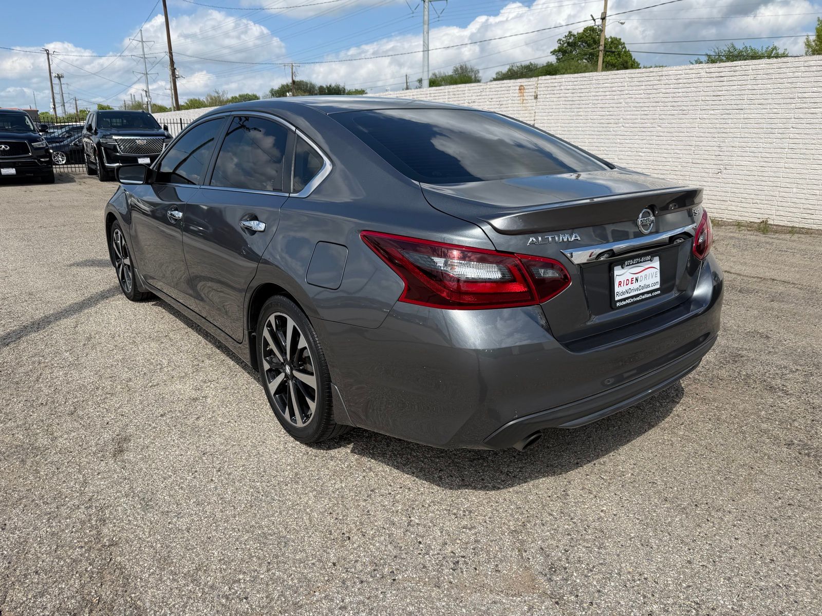 View vehicle photo 4