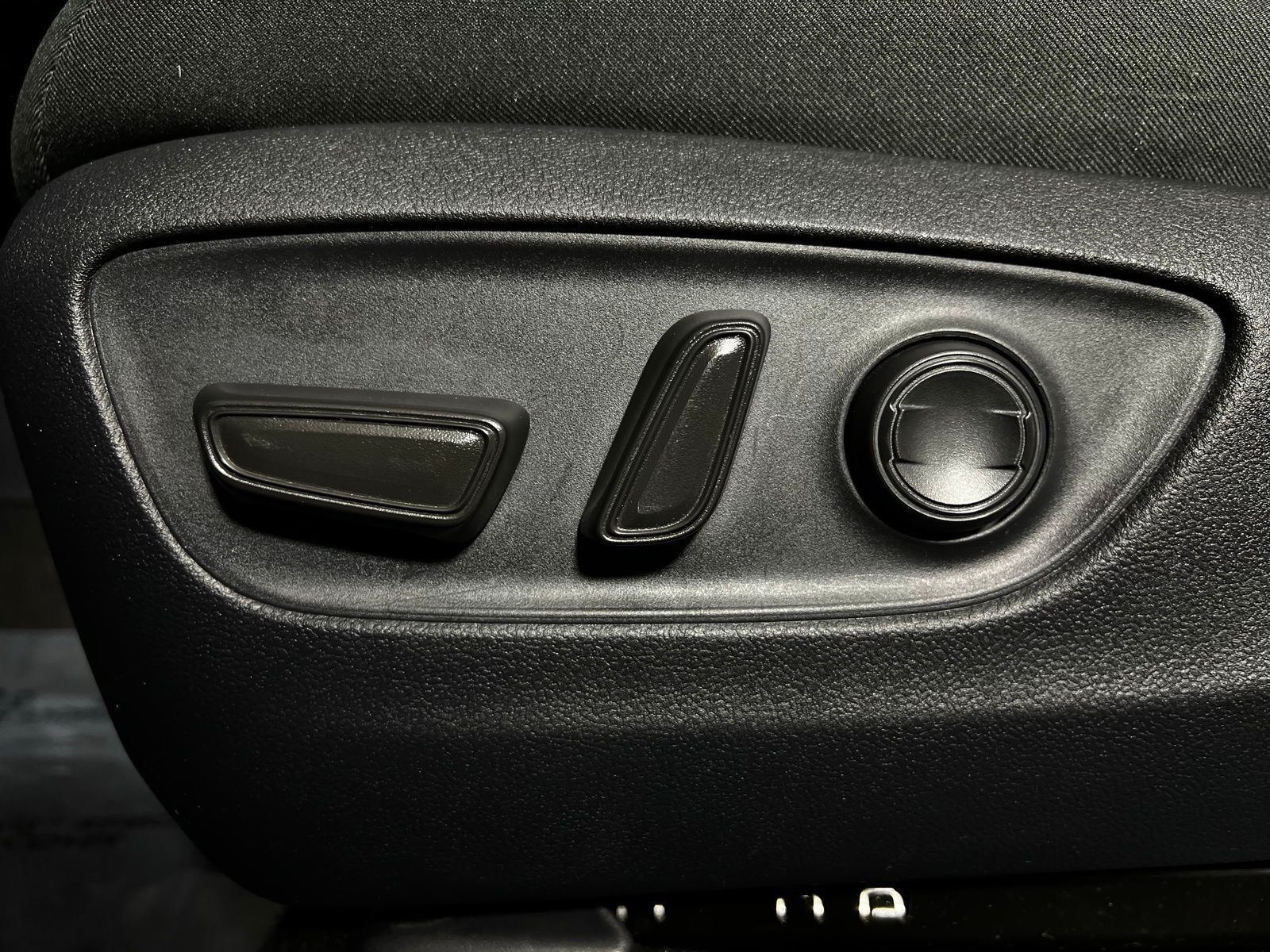 Thumbnail: 2025 Toyota RAV4 - 14