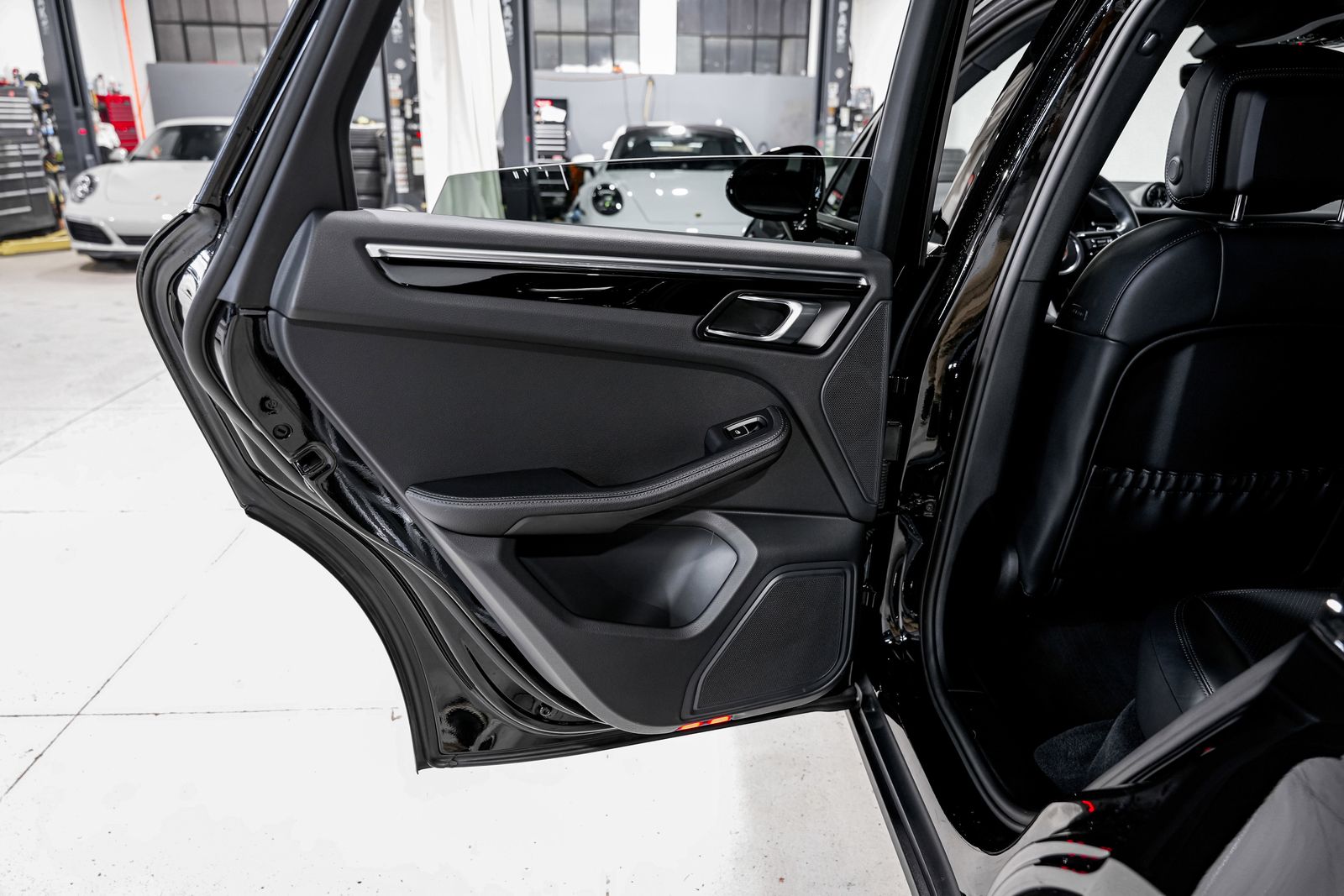 2024 Porsche Macan Base — photo 30