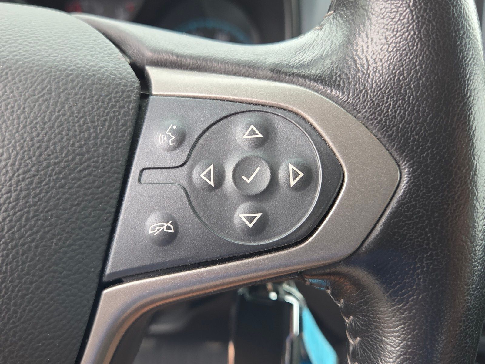 Used 2022 Black Chevrolet Z71 image 26