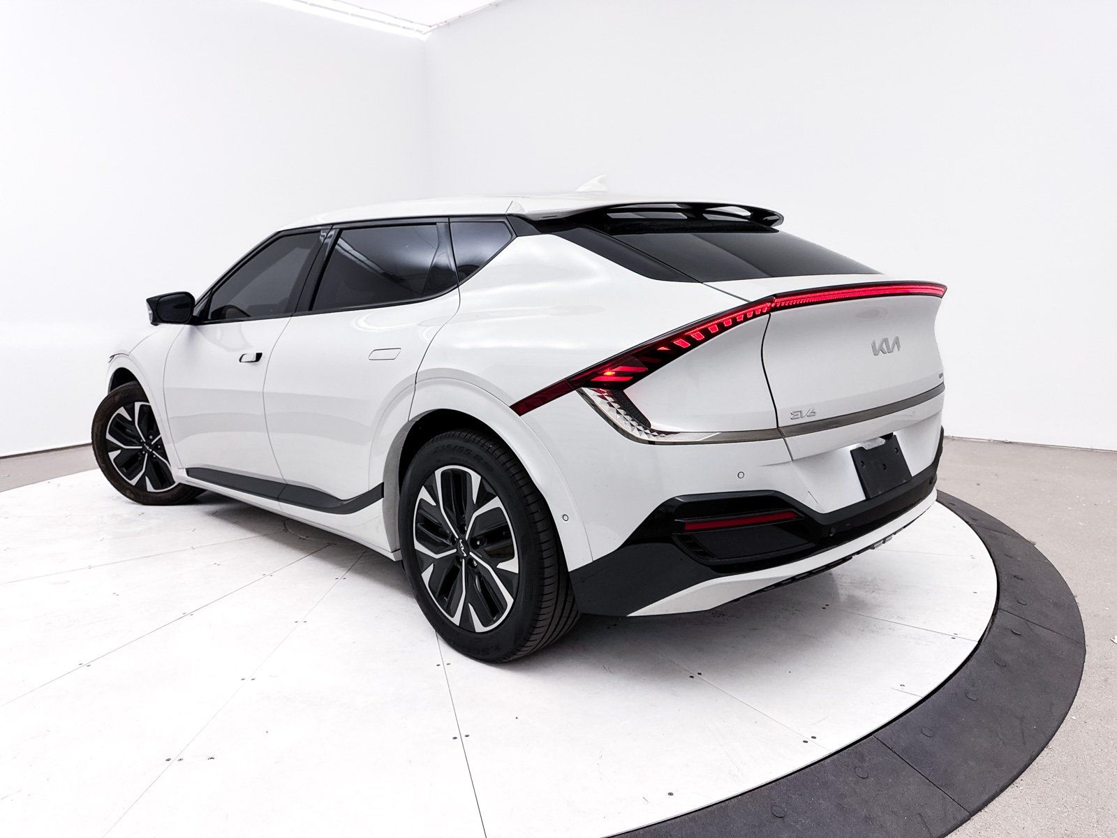 Used 2022 Kia Ev6 GT-Line with VIN KNDC44LA1N5029661 for sale in Scottsdale, AZ