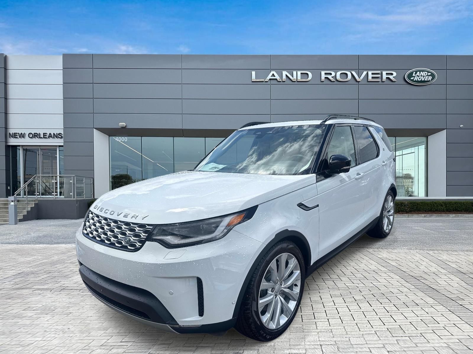 Fuji White 2026 Land Rover Discovery P300 S AWD SUV / Crossover All-Wheel Drive 8-Speed Automatic
