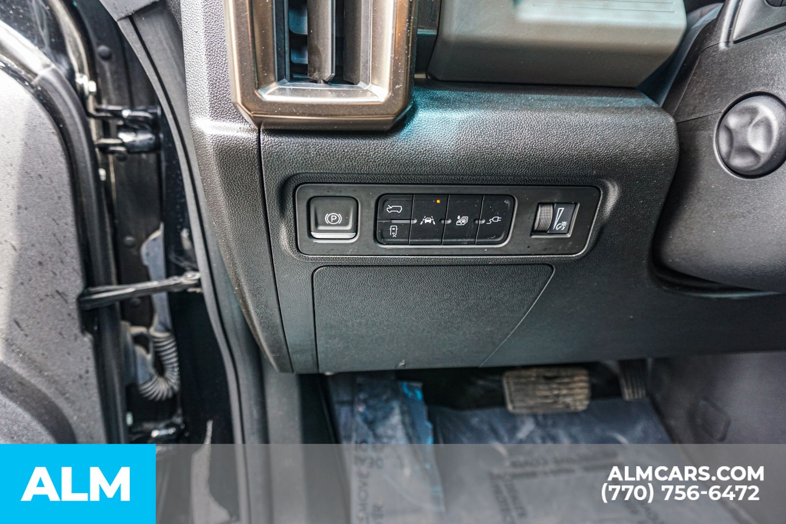 Used 2024 Black GMC 2X image 38