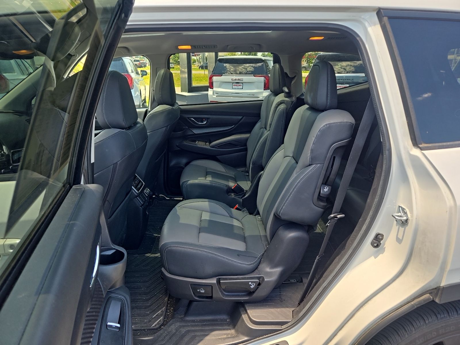 Used 2022 White Subaru Onyx Edition image 6
