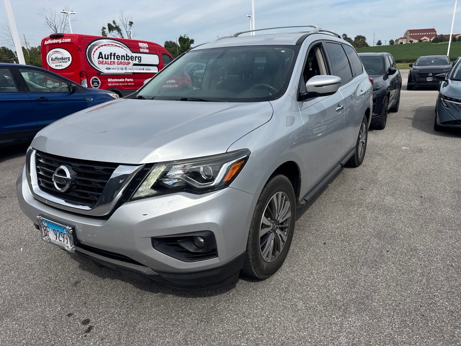 Brilliant Silver 2018 Nissan Pathfinder SUV / Crossover Four-Wheel Drive Continuously Variable Transmission