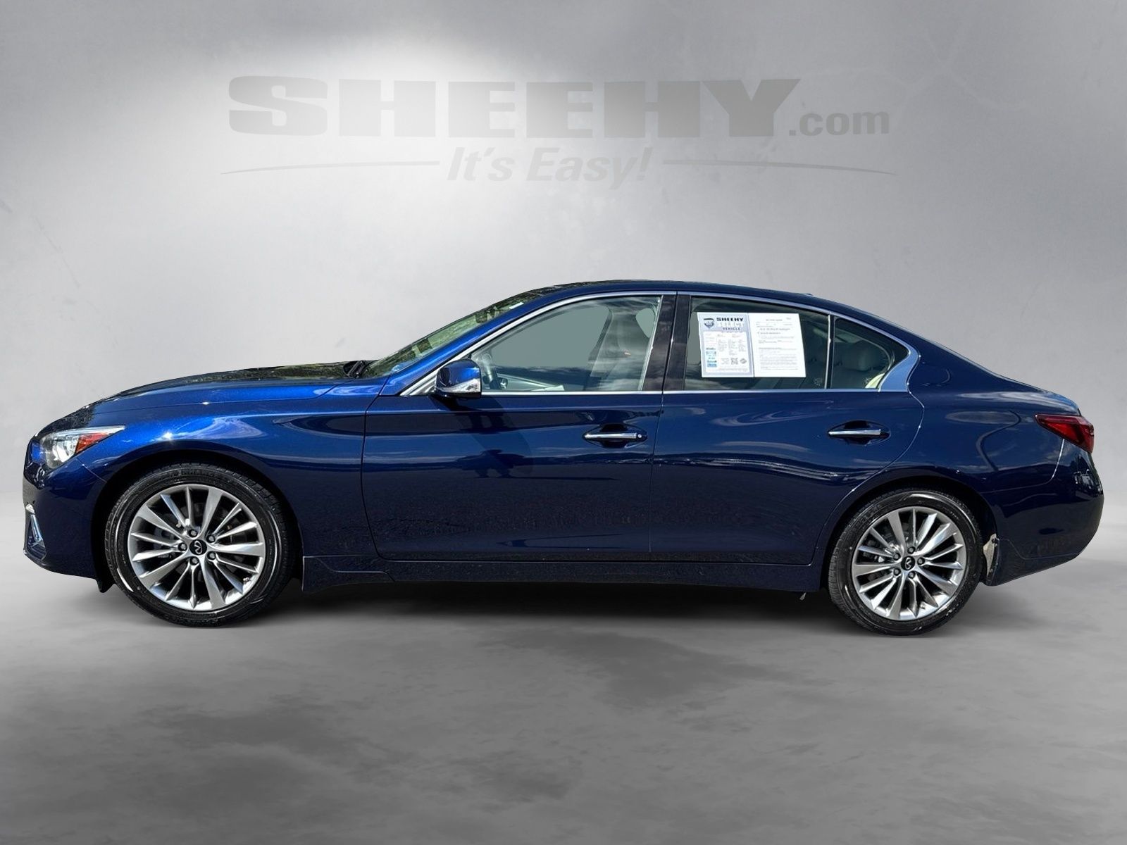 Used 2022 Grand Blue INFINITI LUXE image 15