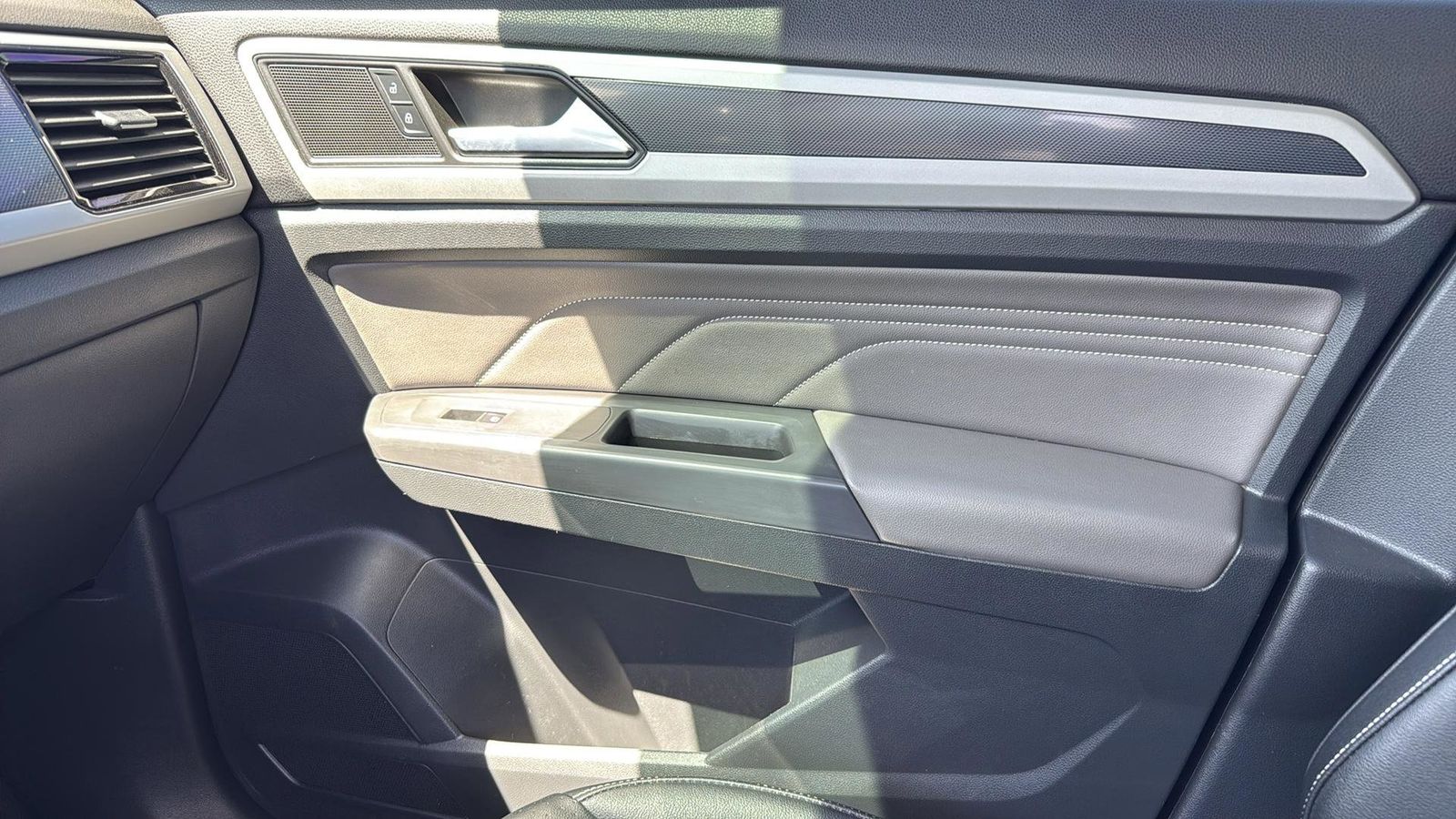 Used Car 2023 Volkswagen Atlas  3.6l V6 Sel R-line For Sale Under $35,000 In Austin, Texas