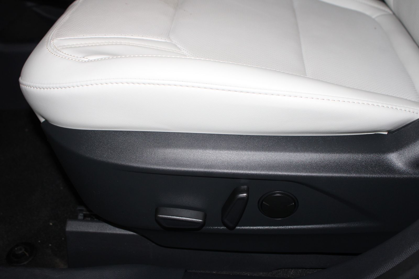 Used 2025 Green Ford Premium image 27