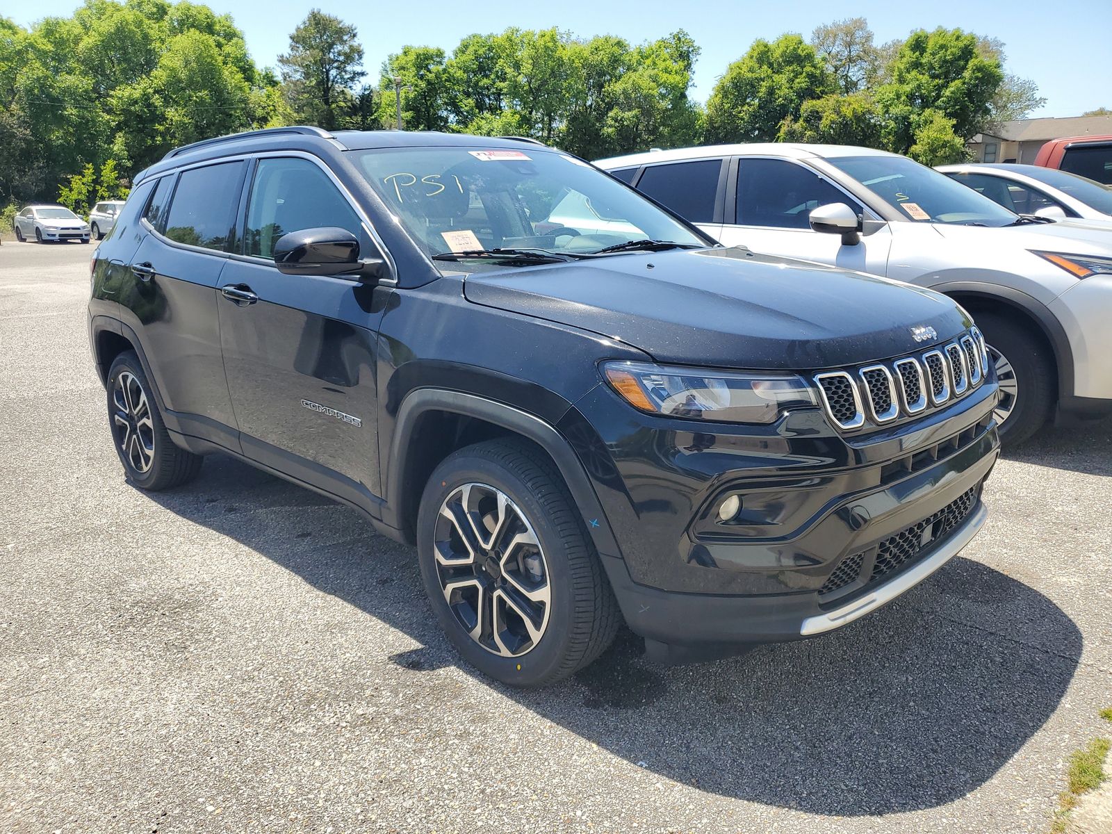 Diamond Black Crystal Pearlcoat 2022 Jeep Compass Limited 4WD SUV / Crossover Four-Wheel Drive 9-Speed Automatic