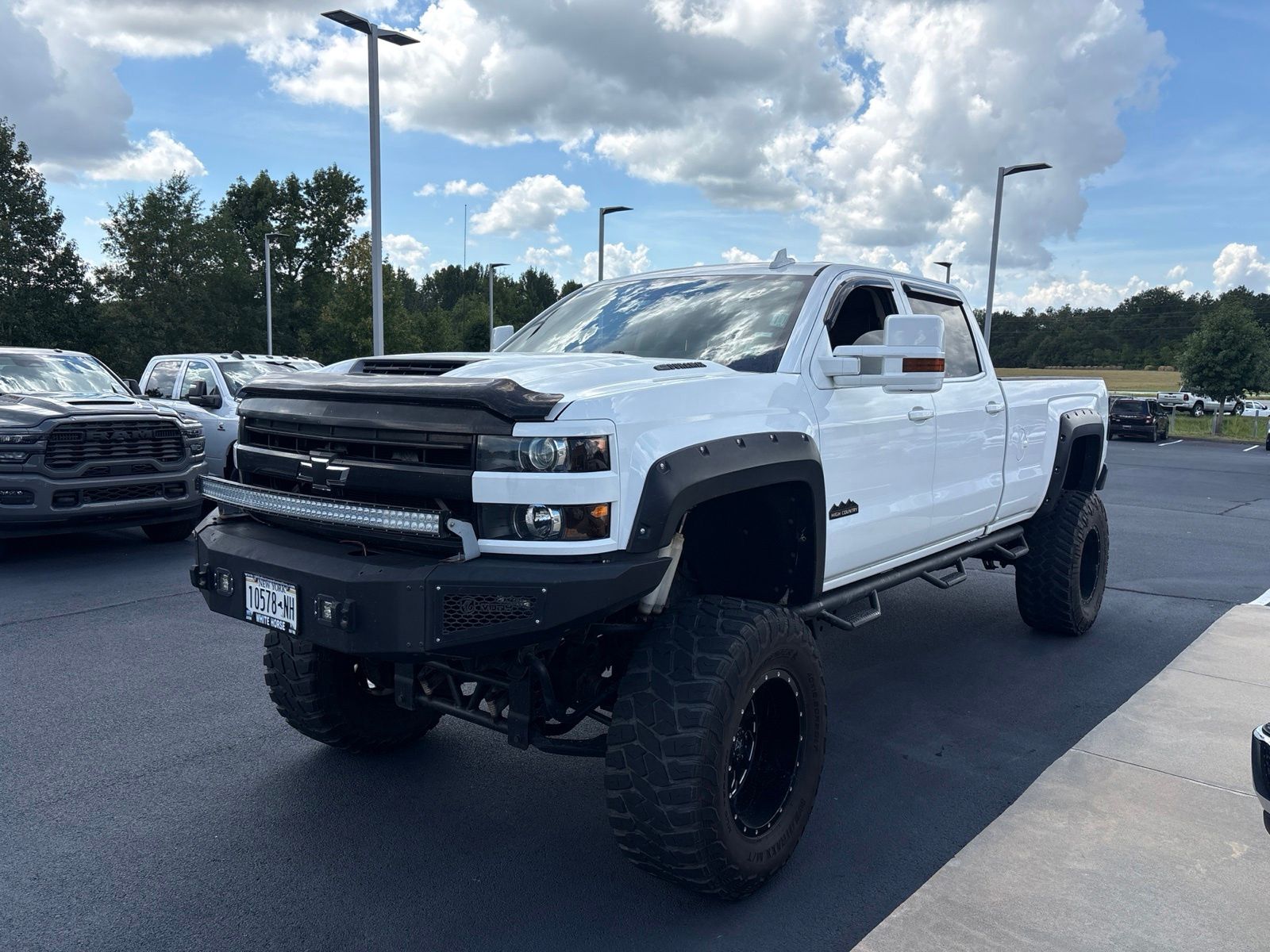 Summit White 2018 Chevrolet Silverado 3500HD Pickup Truck Four-Wheel Drive 6-Speed Automatic