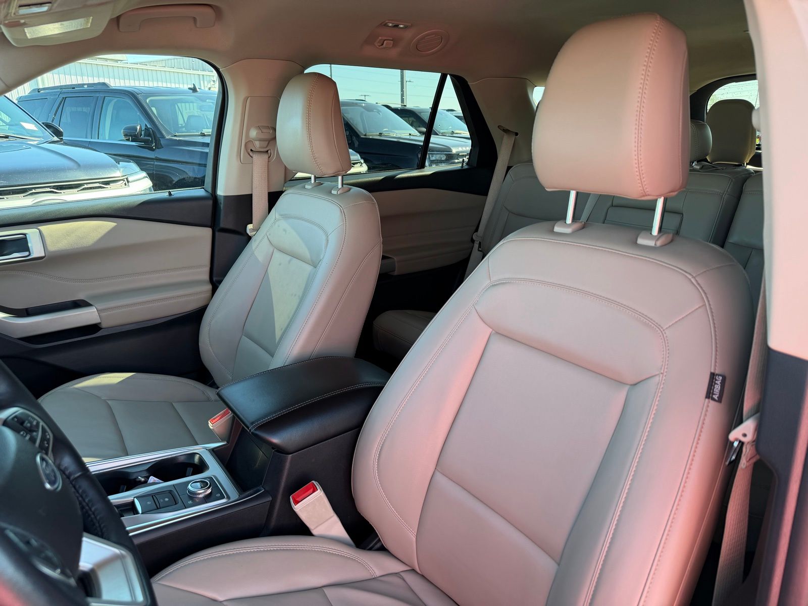 2023 Ford Explorer image 14