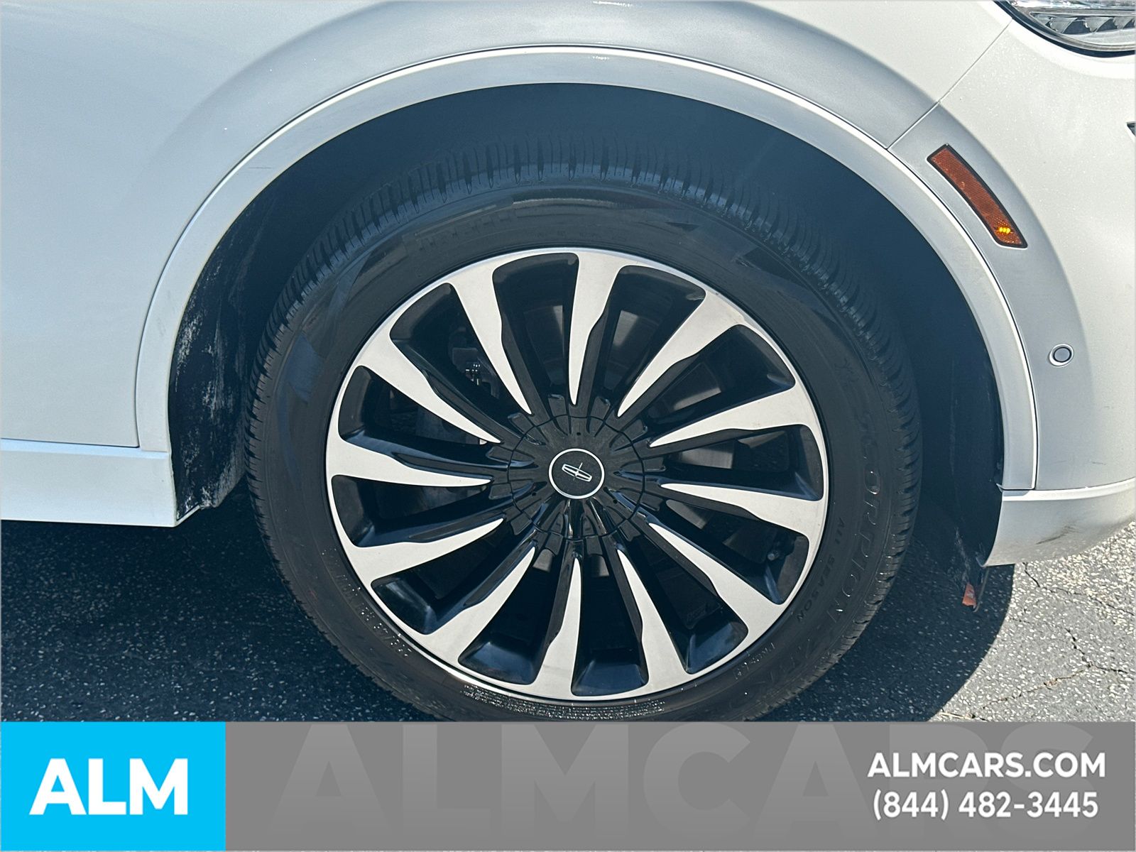Used 2022 White Lincoln Black Label Grand Touring image 14