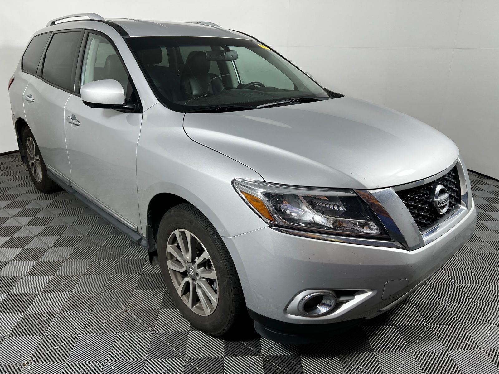 Thumbnail: 2016 Nissan Pathfinder - 3