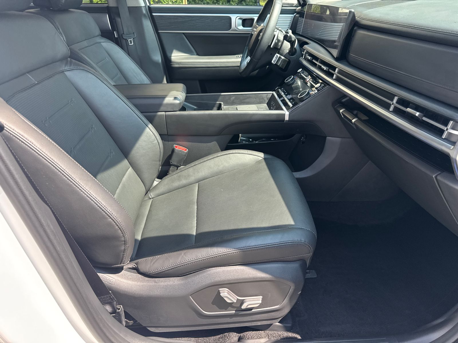 Used 2024 White Hyundai Limited image 13