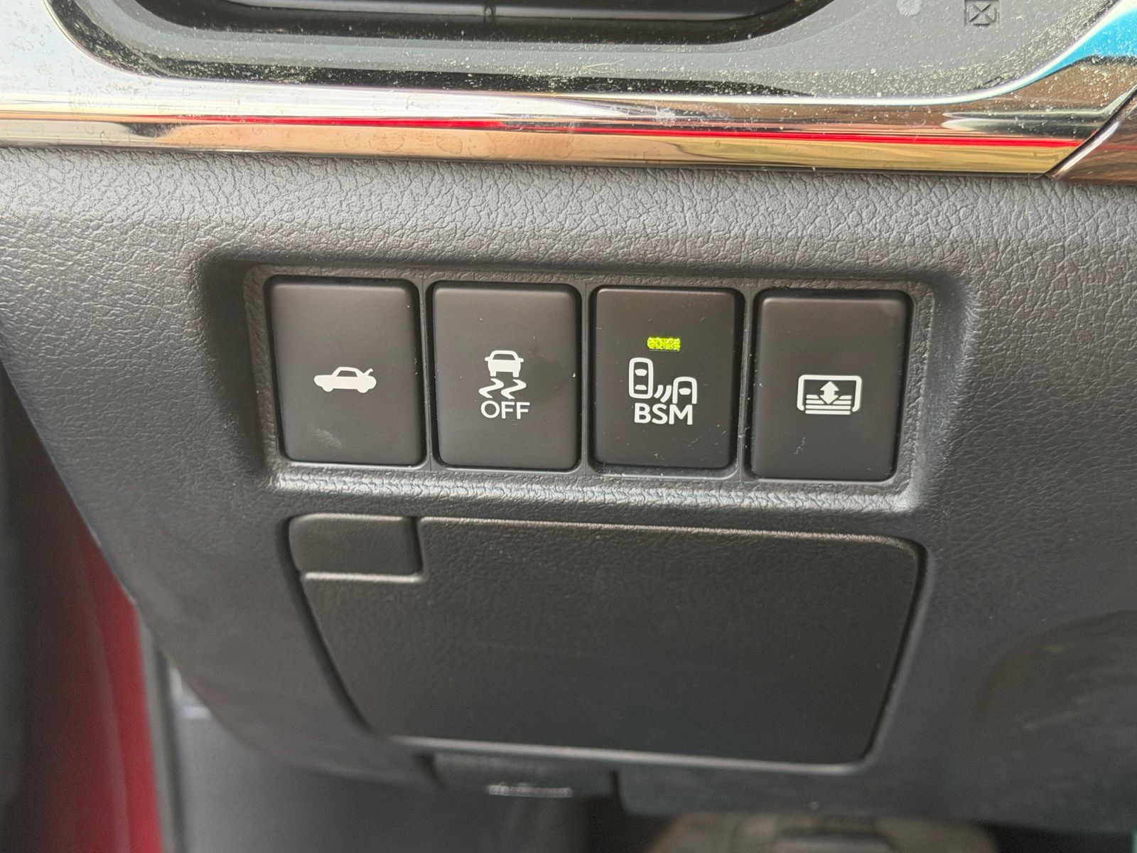 Used 2014 Red Toyota Limited image 21