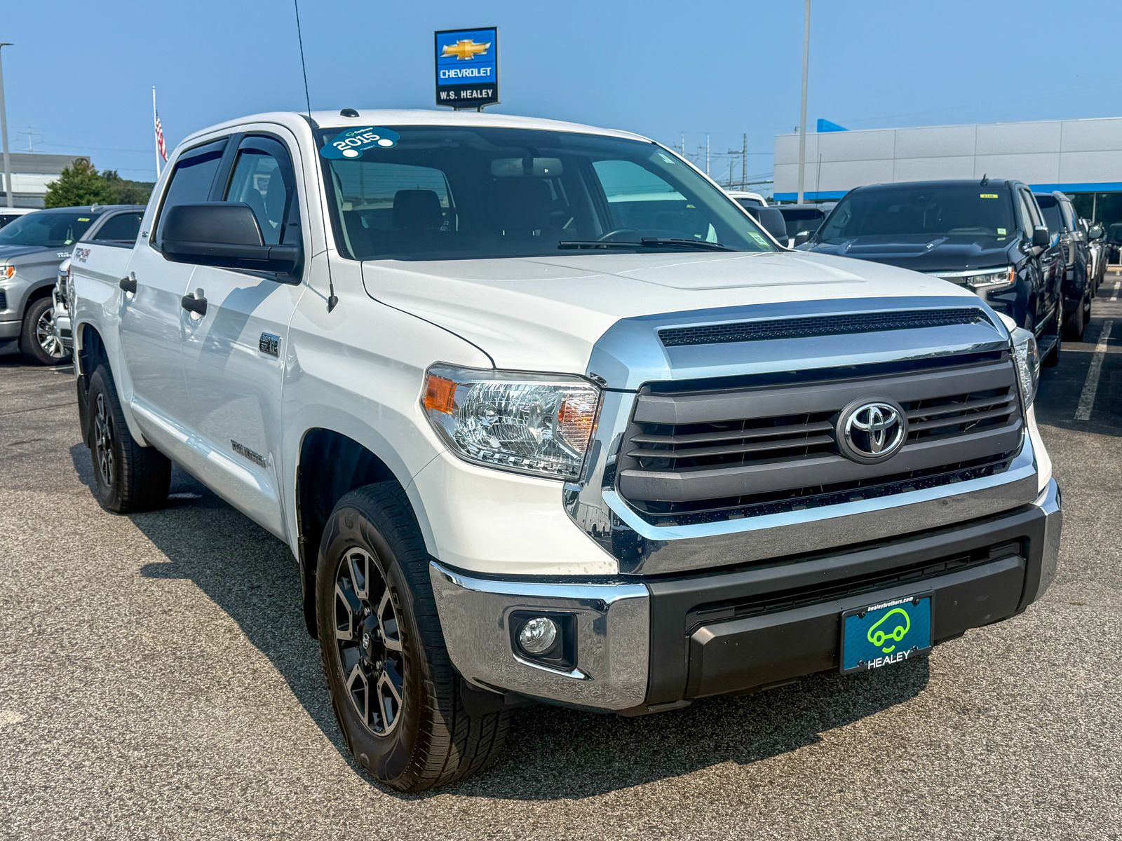Super White 2015 Toyota Tundra Pickup Truck Four-Wheel Drive 6-Speed Automatic Overdrive