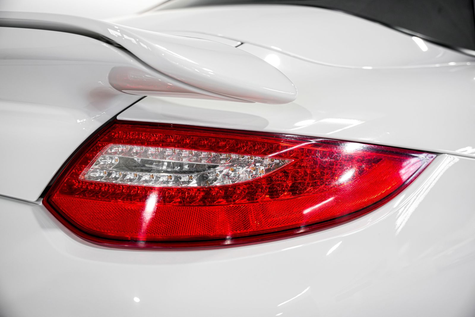 2011 Porsche 911 Turbo S — photo 41