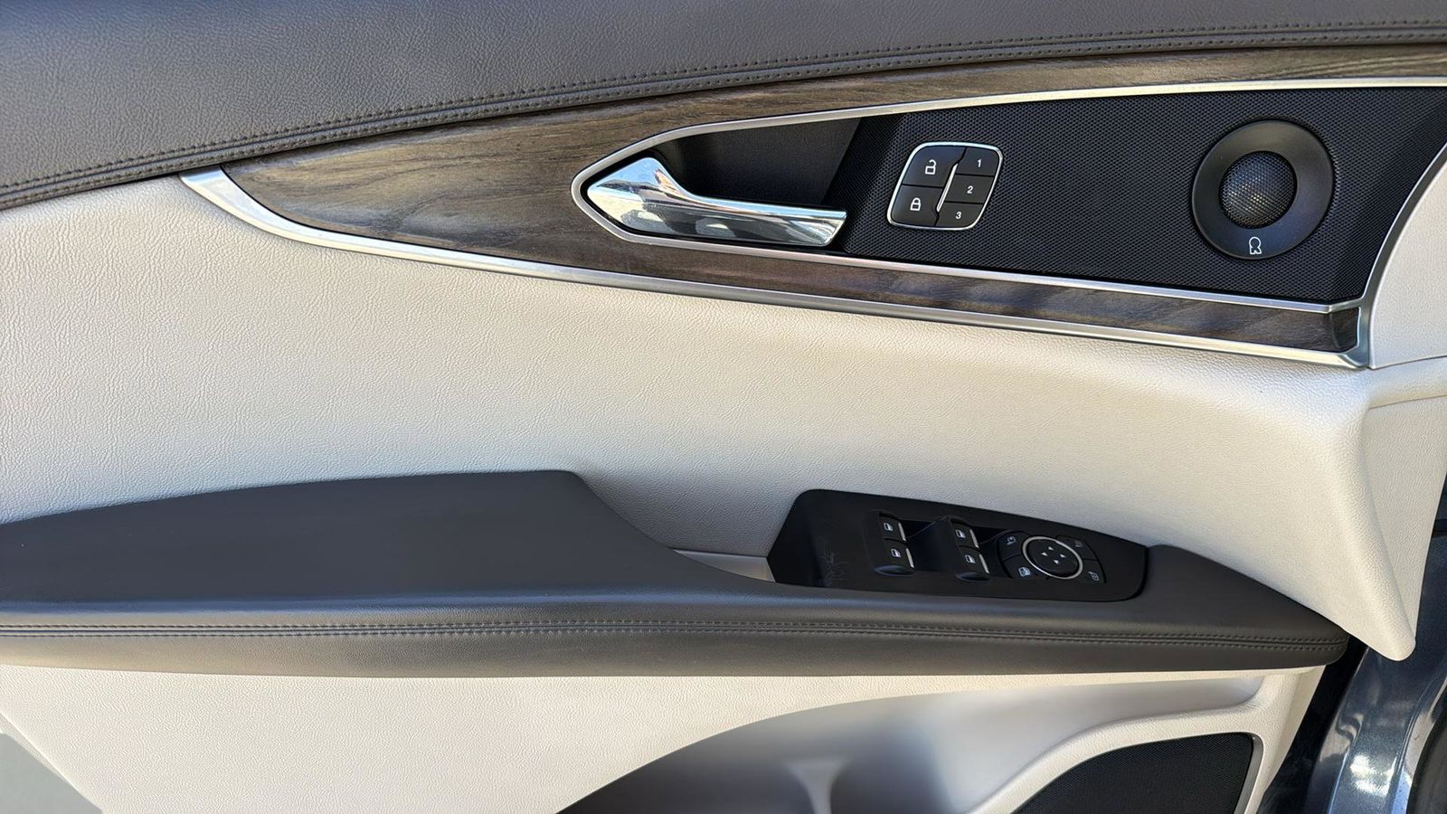 Used Car 2019 Lincoln Nautilus  Reserve For Sale Under $20,000 In Austin, Texas