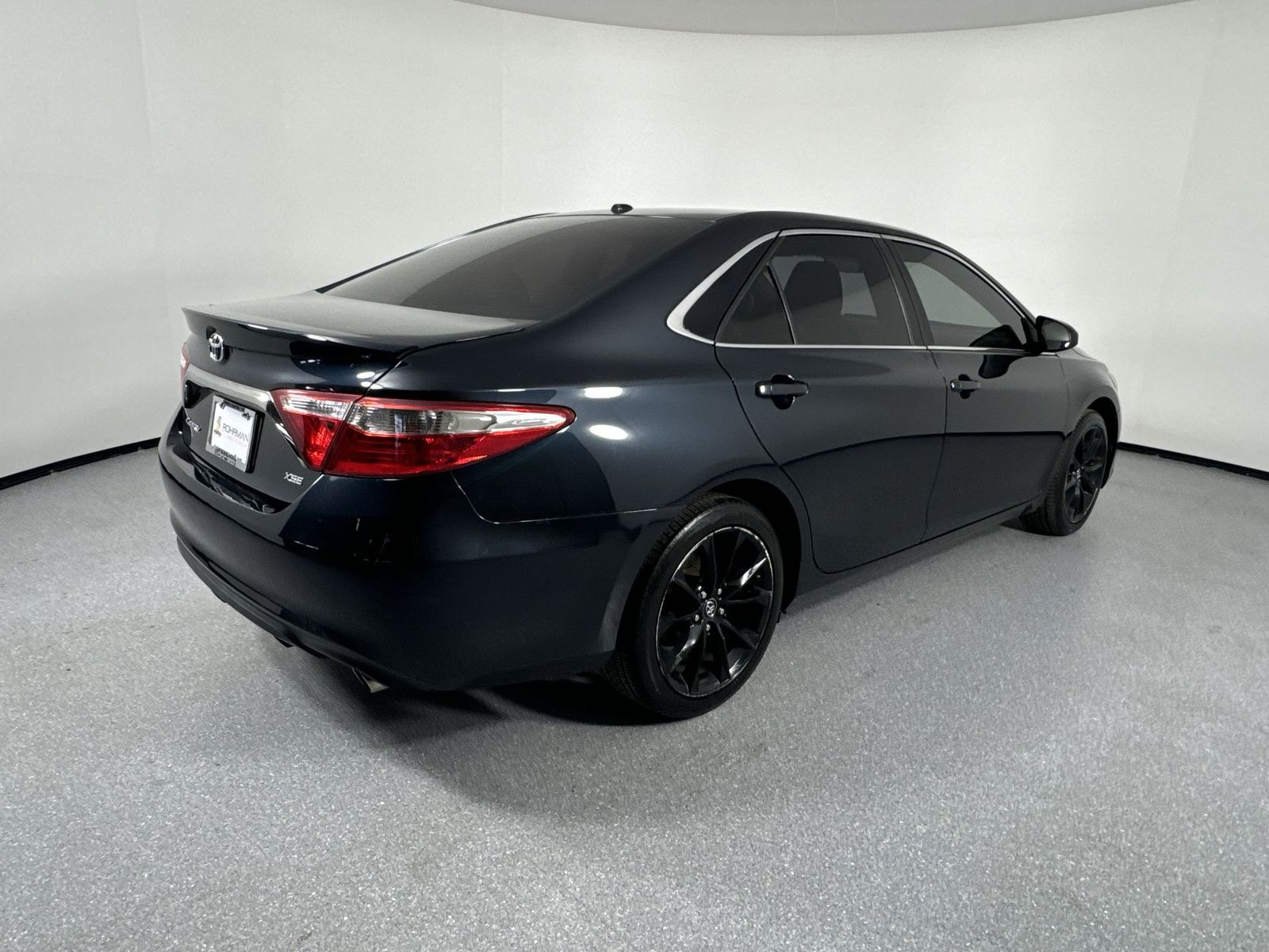 2015 Toyota Camry XLE 33