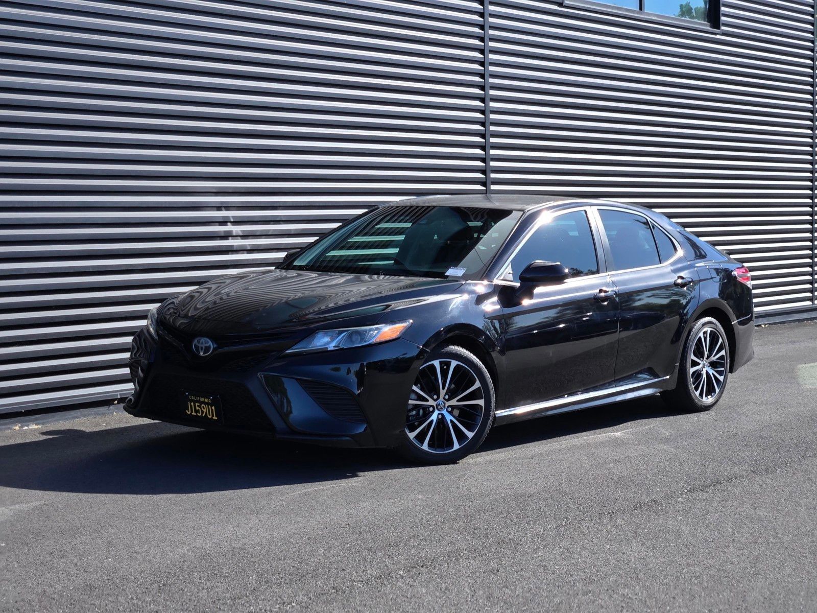 Midnight Black Metallic 2018 Toyota Camry Sedan Front-Wheel Drive 8-Speed Automatic