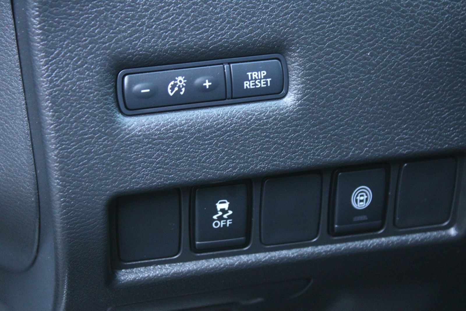 Used 2024 Gray Nissan SV image 18