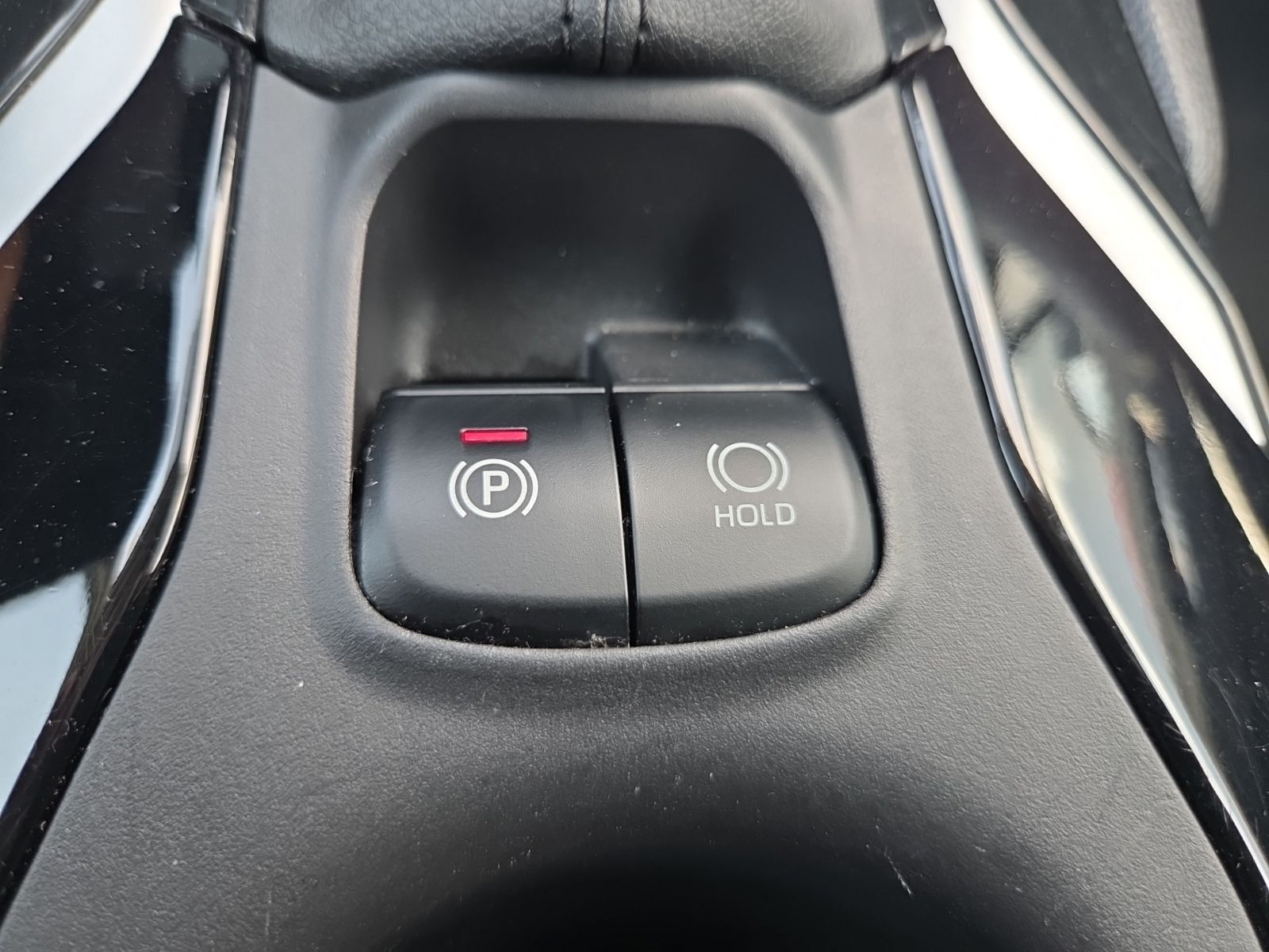 2025 Toyota Corolla Cross XLE - Photo 26
