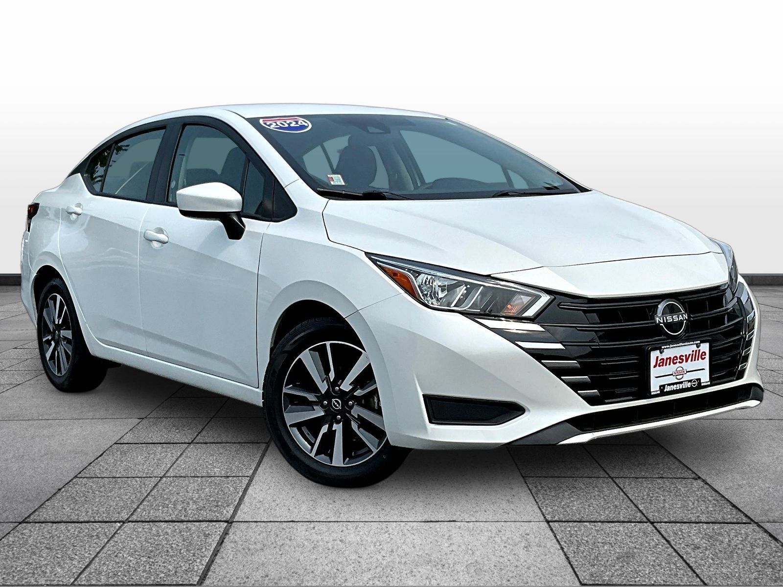 Aspen White Tricoat 2024 Nissan Versa Sedan Front-Wheel Drive Continuously Variable Transmission