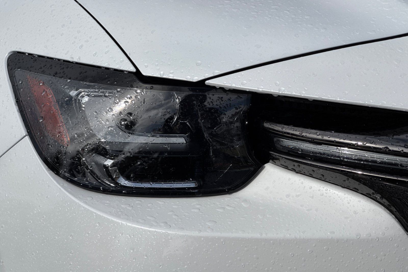 Used 2025 White Mazda Premium image 32