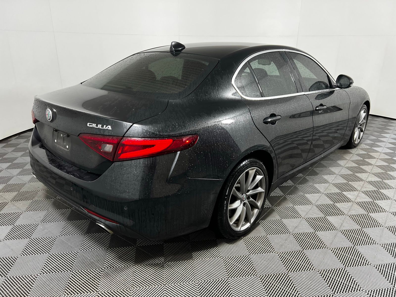 Thumbnail: 2017 Alfa Romeo Giulia - 5