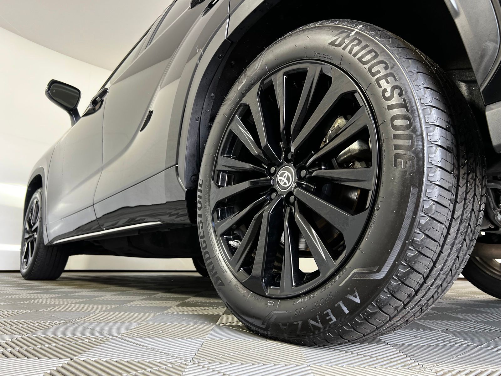 Thumbnail: 2025 Toyota Highlander - 29