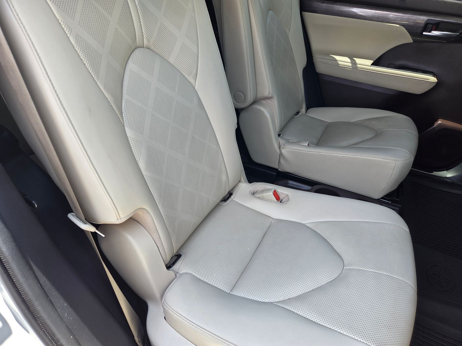 used 2021 Toyota Highlander car, priced at $29,325