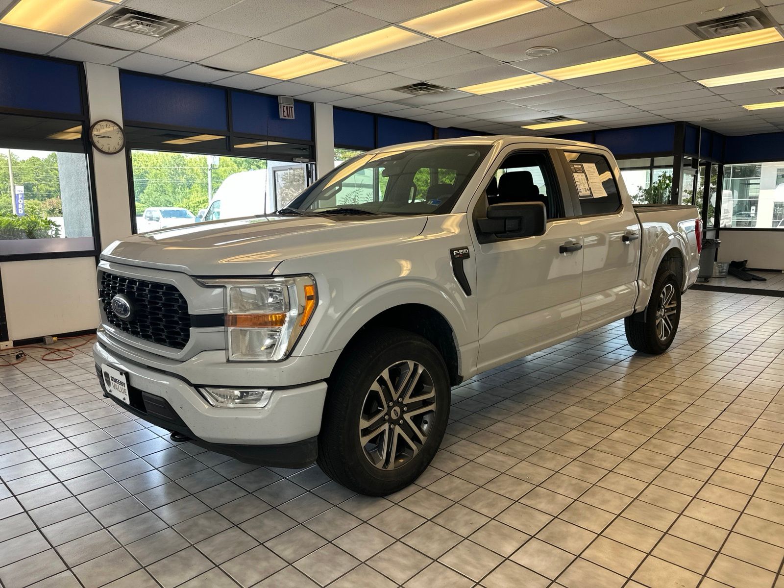 Used 2022 Space White Metallic Ford XL image 13