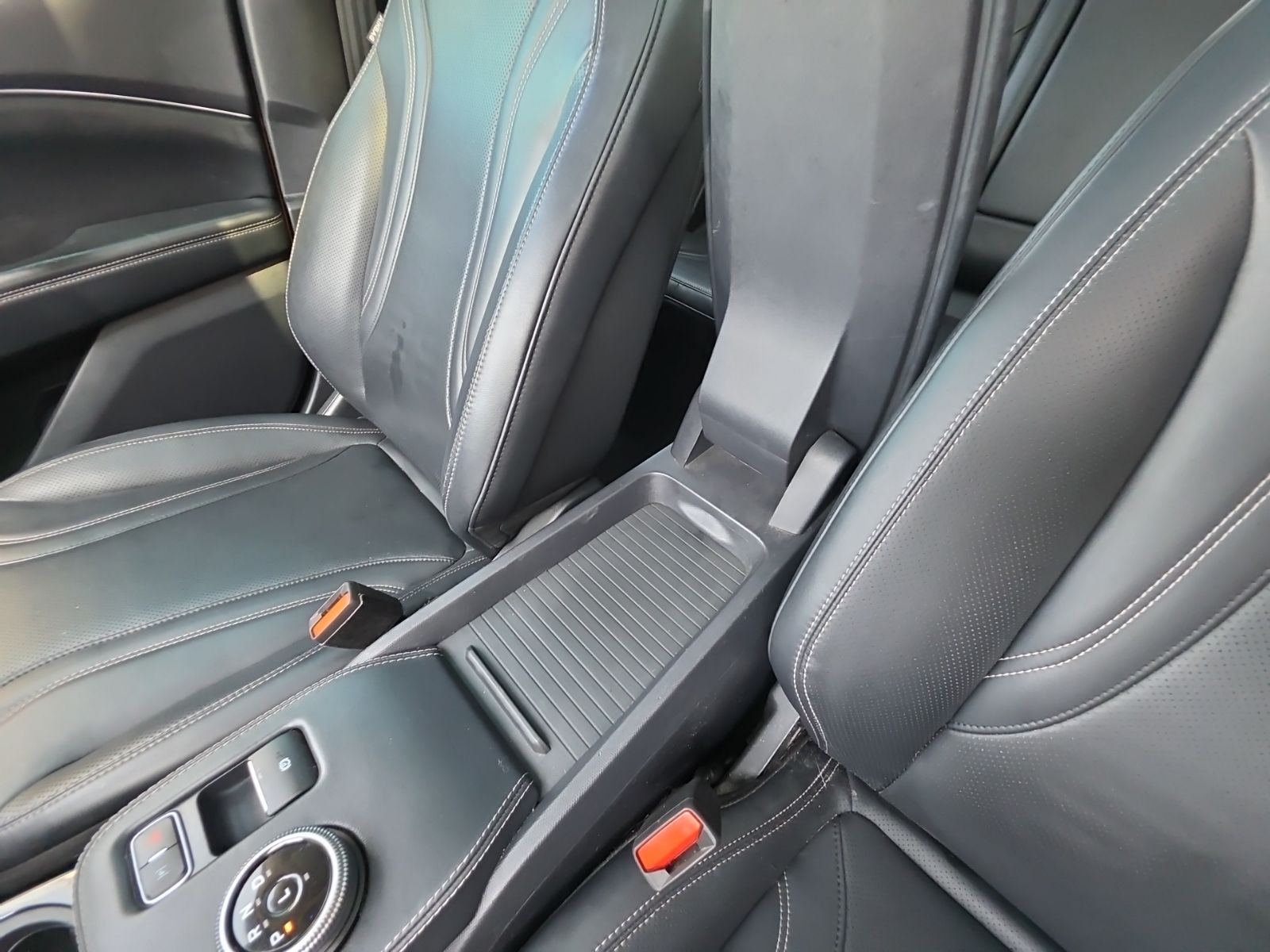 Used 2023 Orange Ford Premium image 38