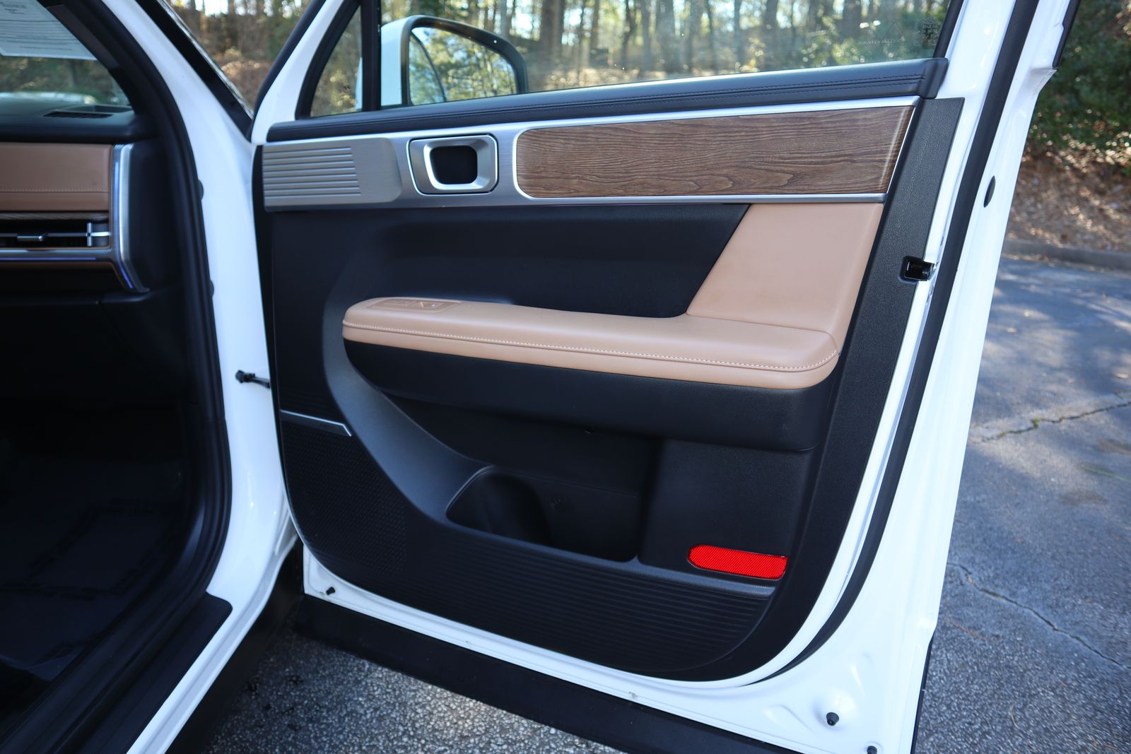 Used 2025 White Hyundai Limited image 28